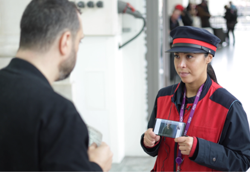 Accessibilité en gare_service ACCEO_faciliter la communication pour les personnes sourdes ou malentendantes