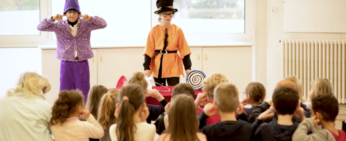 Extrait du spectable Décibel et Tintamarre dans une salle de classe de maternelle