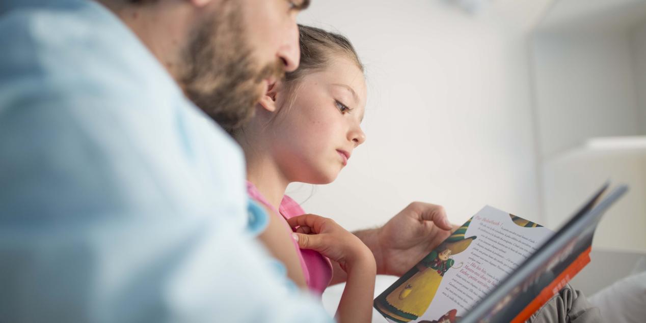 Pere et fille lecture