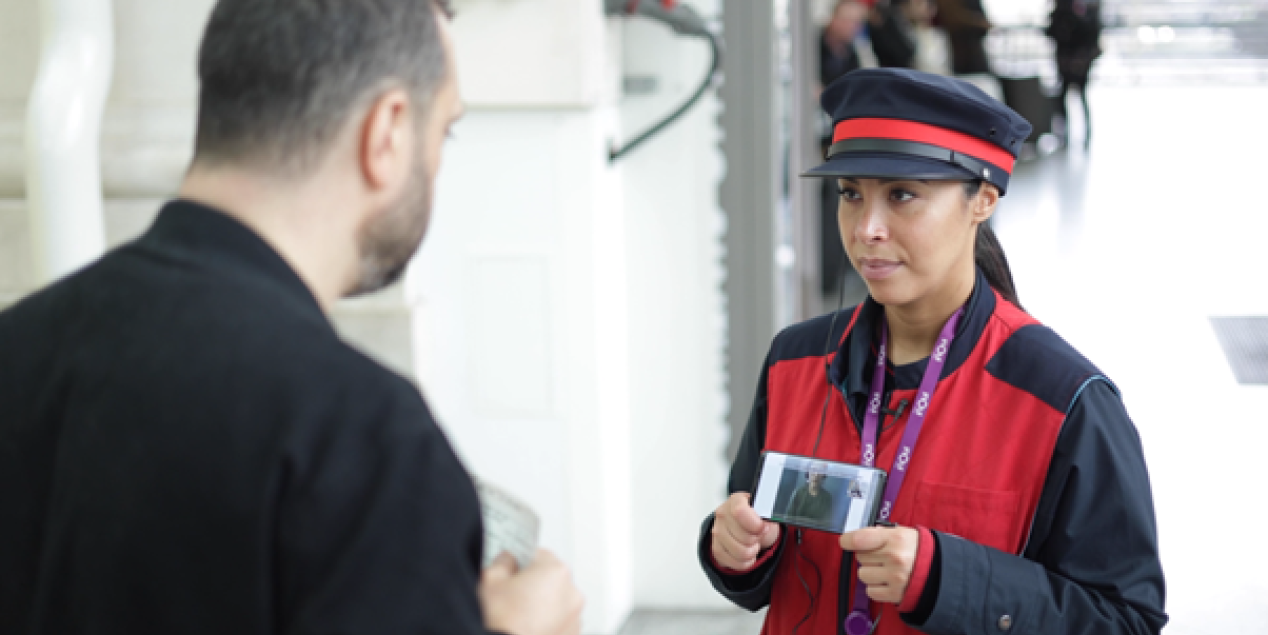 Accessibilité en gare_service ACCEO_faciliter la communication pour les personnes sourdes ou malentendantes